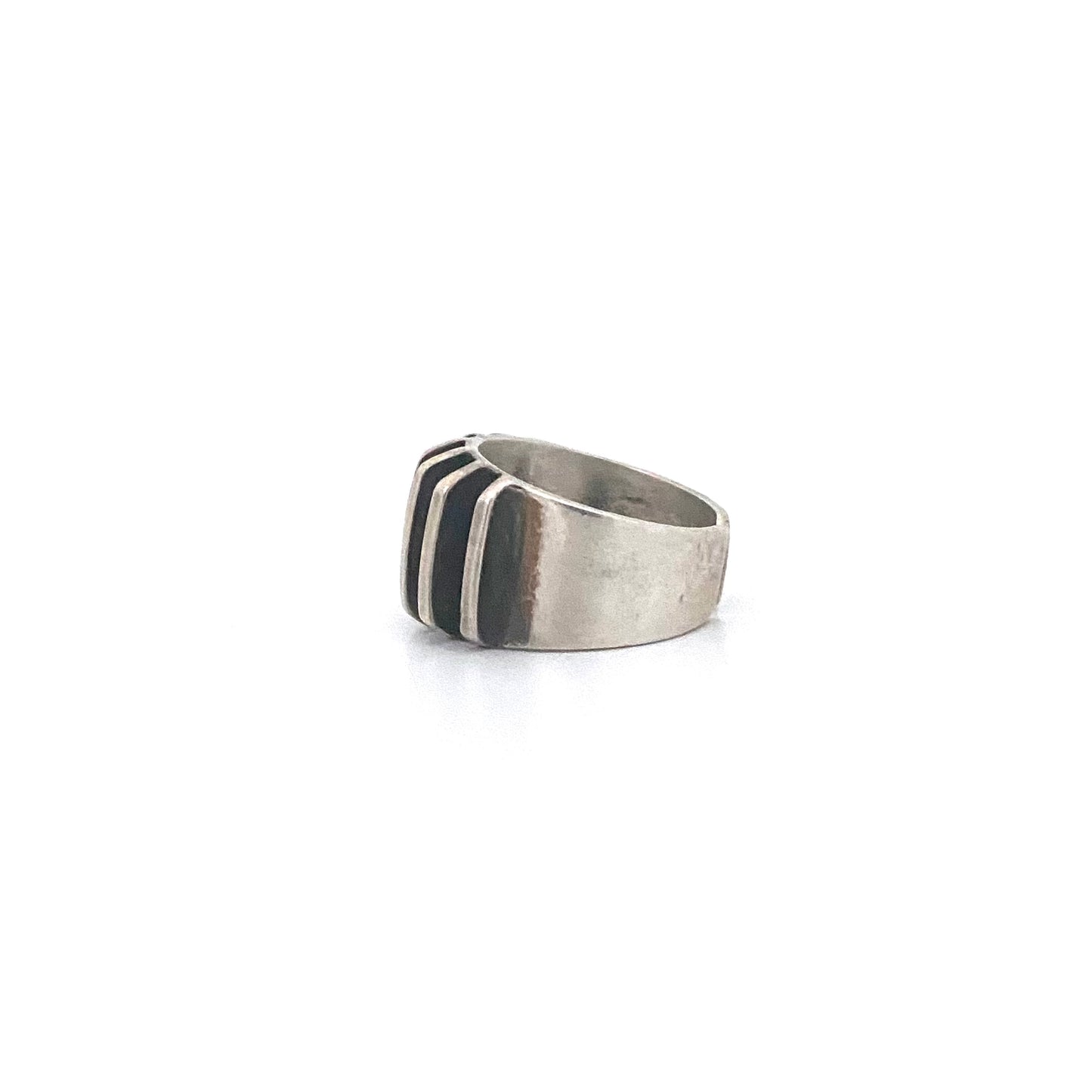 Anna Greta Eker 'ridges' ring ~ Plus Studios