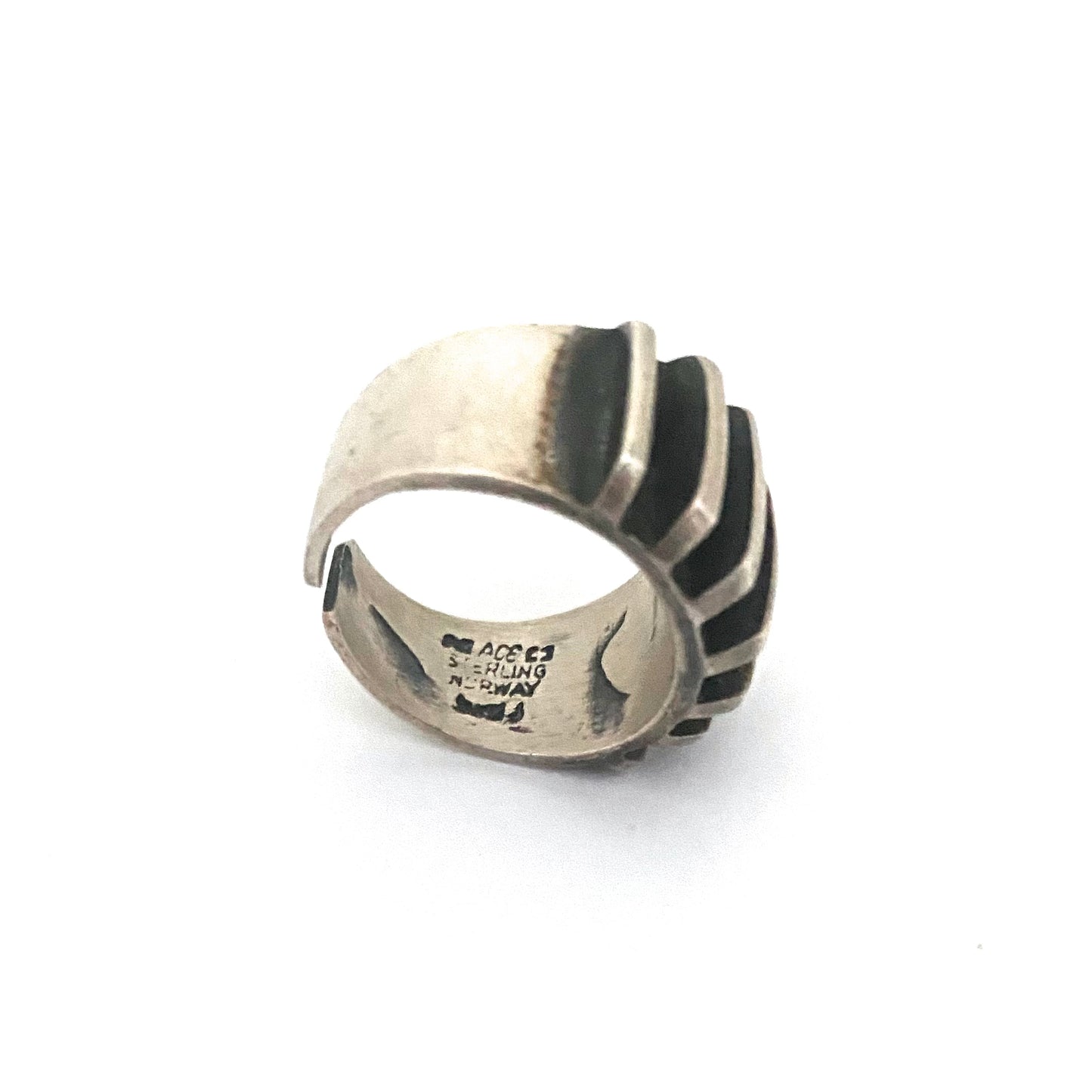 Anna Greta Eker 'ridges' ring ~ Plus Studios