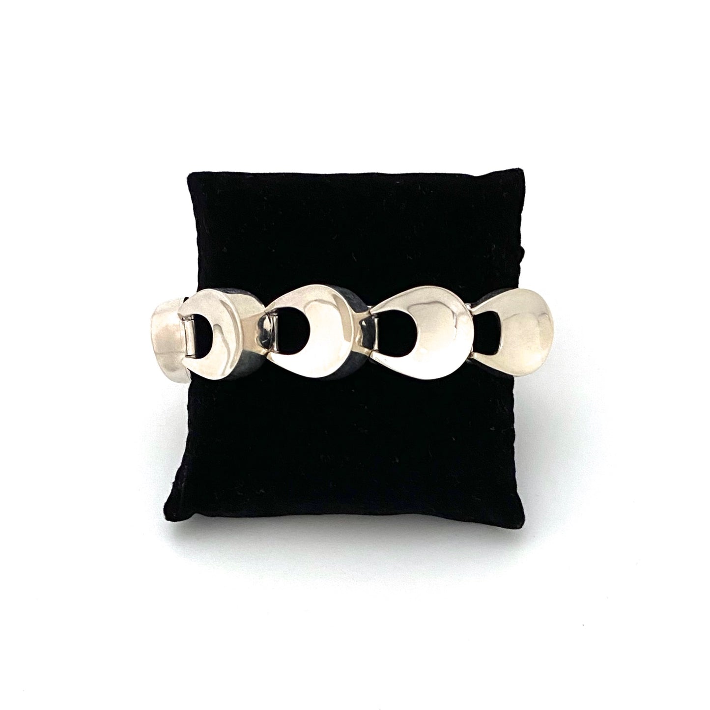 detail Antonio Pineda Taxco Mexico vintage heavy silver link bracelet Modernist jewelry design