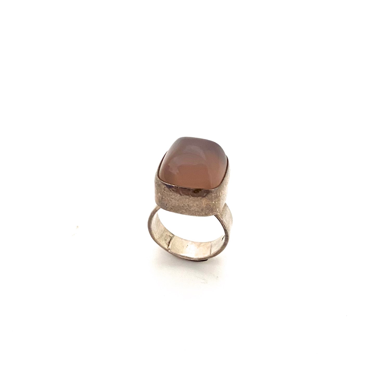 detail Elis Kauppi Kupittaan Kulta Finland vintage silver chalcedony ring Scandinavian Modernist jewelry design