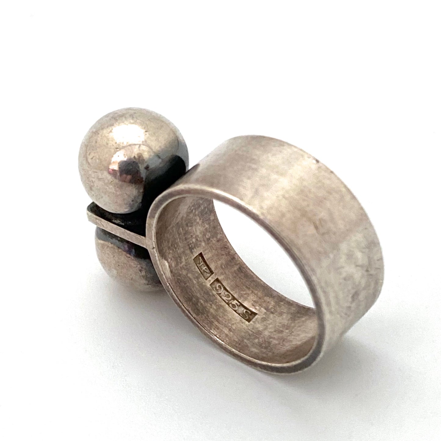 Elis Kauppi 2 spheres ring