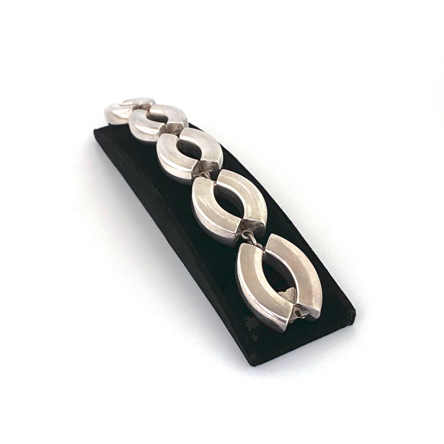 detail Georg Jensen Denmark vintage silver extra large link bracelet 218 Astrid Fog Scandinavian Modernist jewelry design