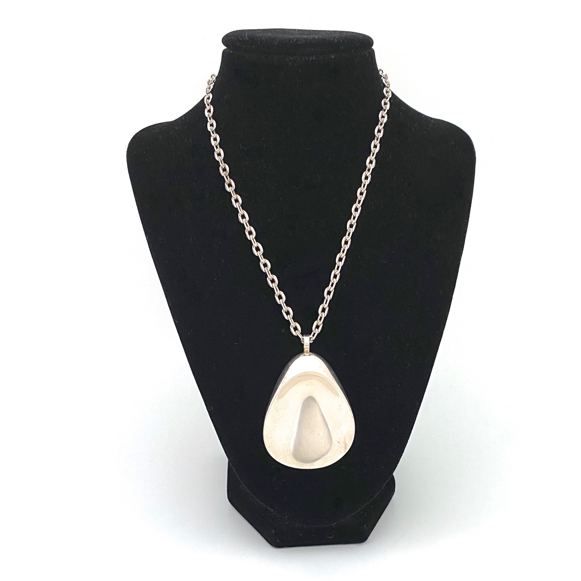 detail Georg Jensen Denmark vintage silver shell pendant necklace 328 Nanna Ditzel Scandinavian Modernist jewelry design