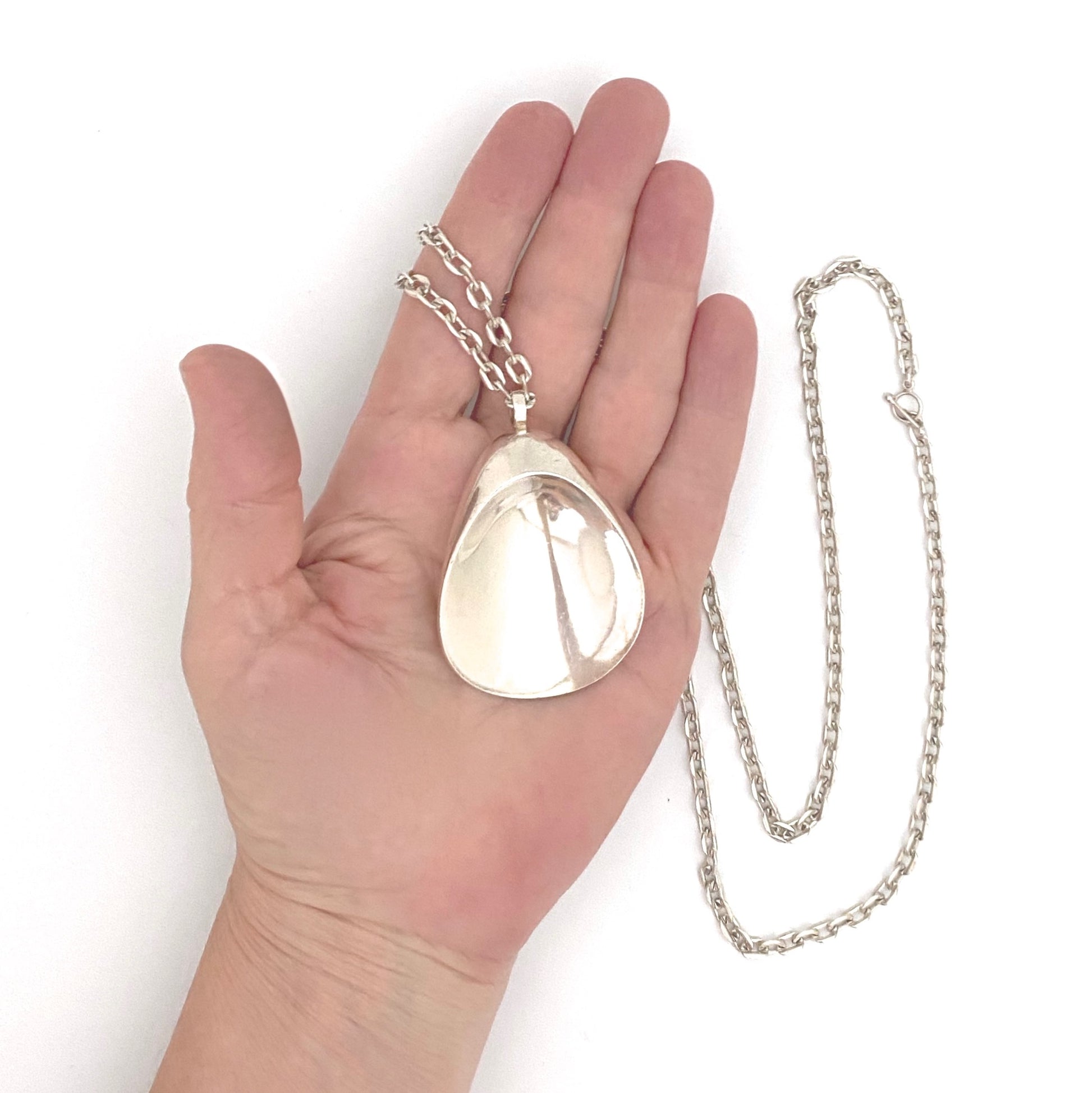 scale Georg Jensen Denmark vintage silver shell pendant necklace 328 Nanna Ditzel Scandinavian Modernist jewelry design