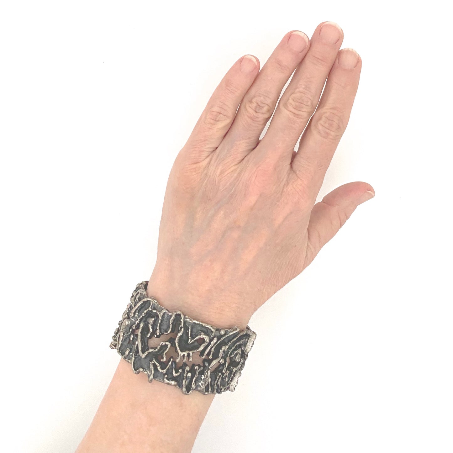 scale Guy Vidal Canada vintage brutalist pewter openwork hinged bracelet 1 Canadian Modernist jewelry design