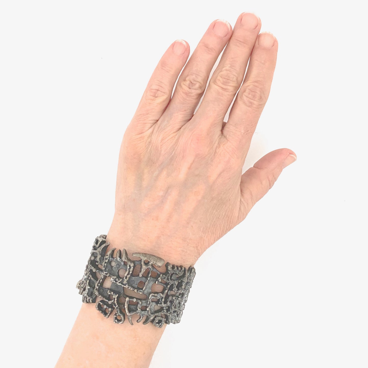 scale Guy Vidal Canada vintage brutalist pewter openwork hinged bracelet 2 Canadian Modernist jewelry design