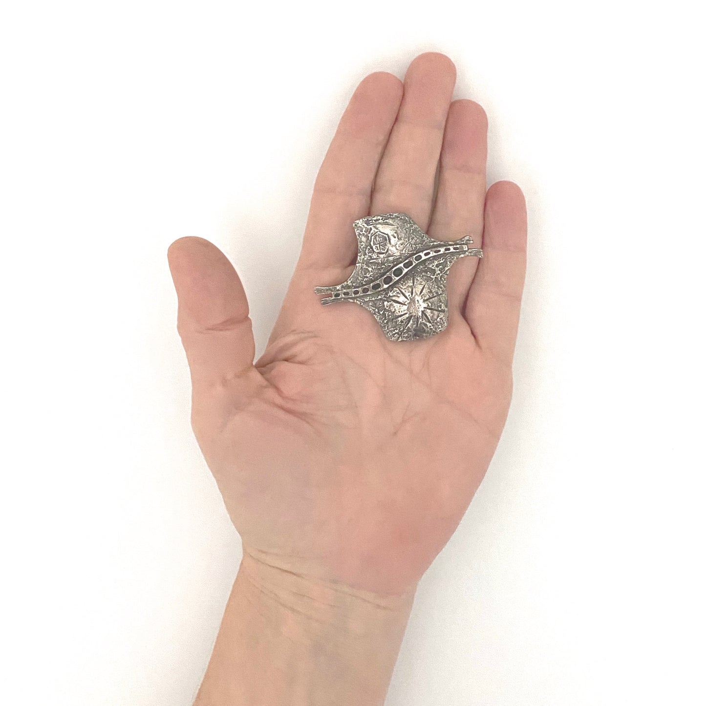 scale Guy Vidal Canada vintage brutalist pewter Stingray brooch Canadian Modernist jewelry design