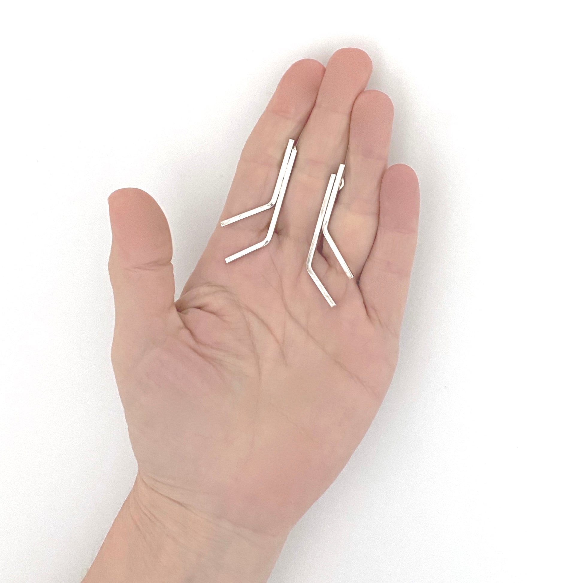 scale Betty Cooke USA vintage silver drop earrings Modernist jewelry design