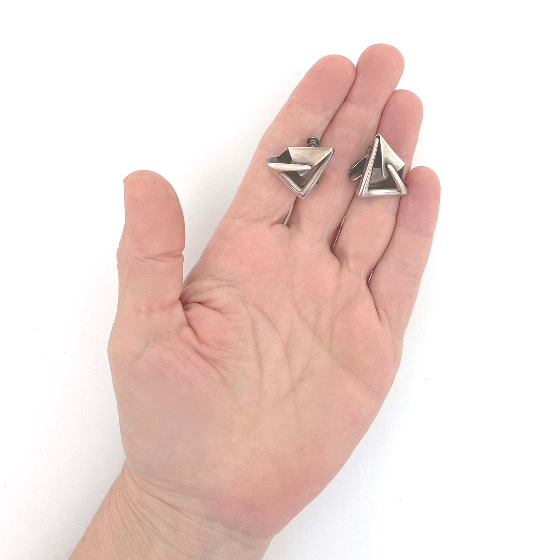 scale Sigi Pineda Taxco Mexico vintage silver dimensional earrings adjustable clips Modernist jewelry design