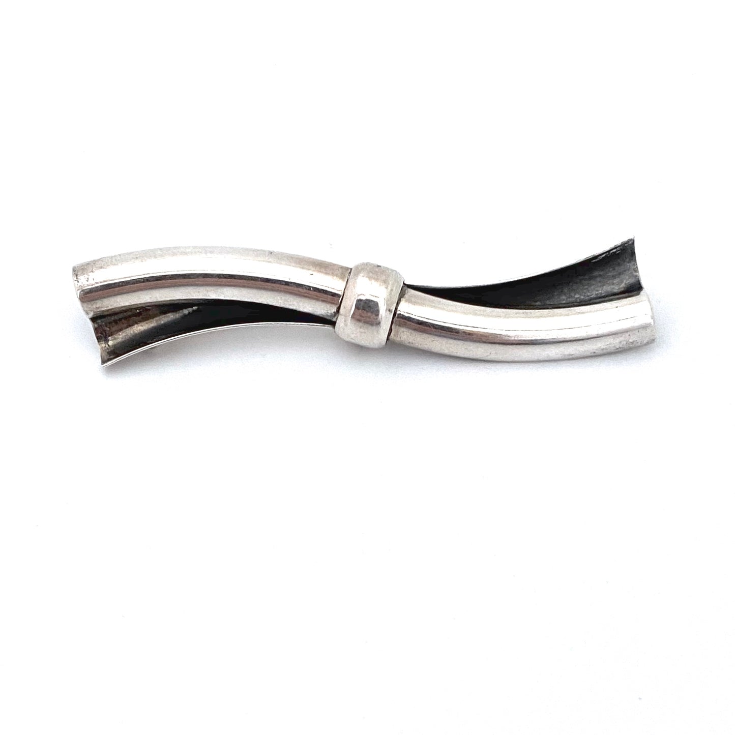 ORNO large sleek silver brooch