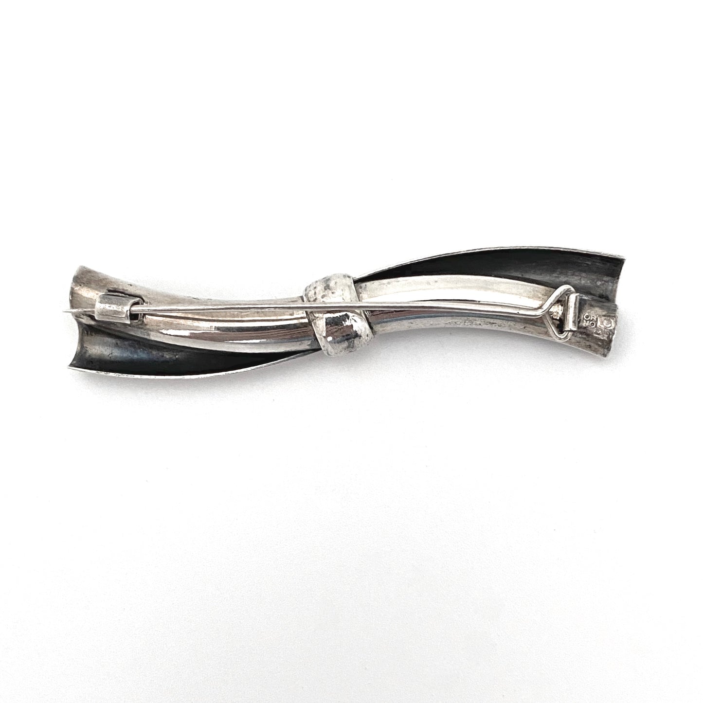 ORNO large sleek silver brooch