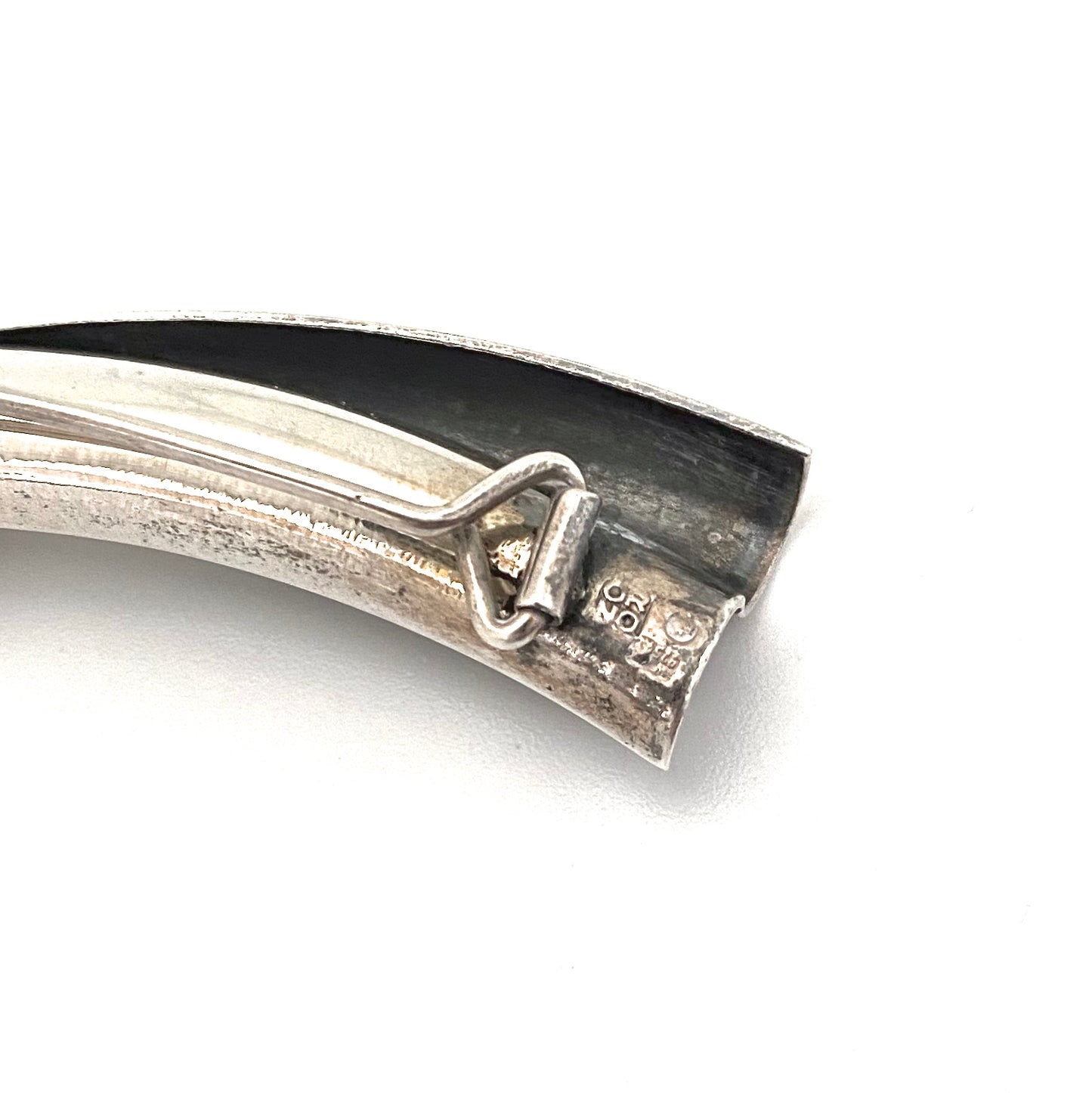 ORNO large sleek silver brooch