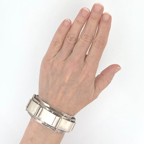 scale Hans Gehrig Canada vintage heavy silver hinged bracelet Canadian Modernist art jewelry design