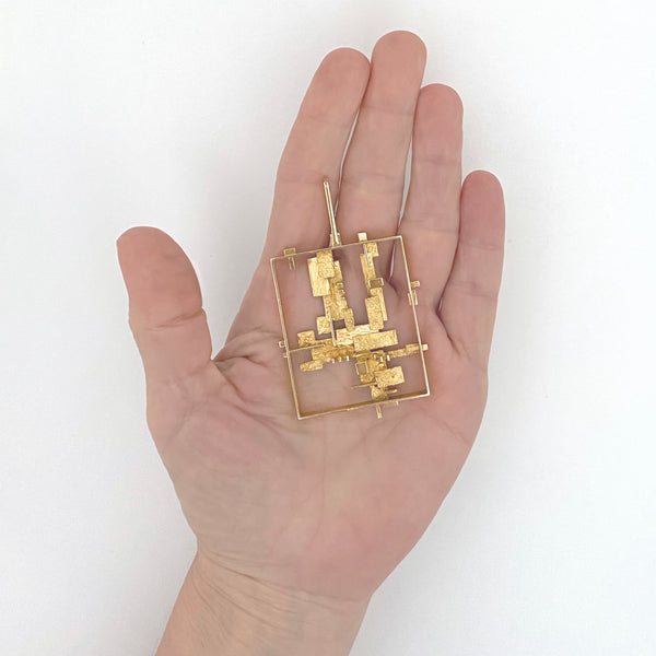 scale Hans Gehrig Canada large 18k gold Modernist pendant necklace art jewelry design