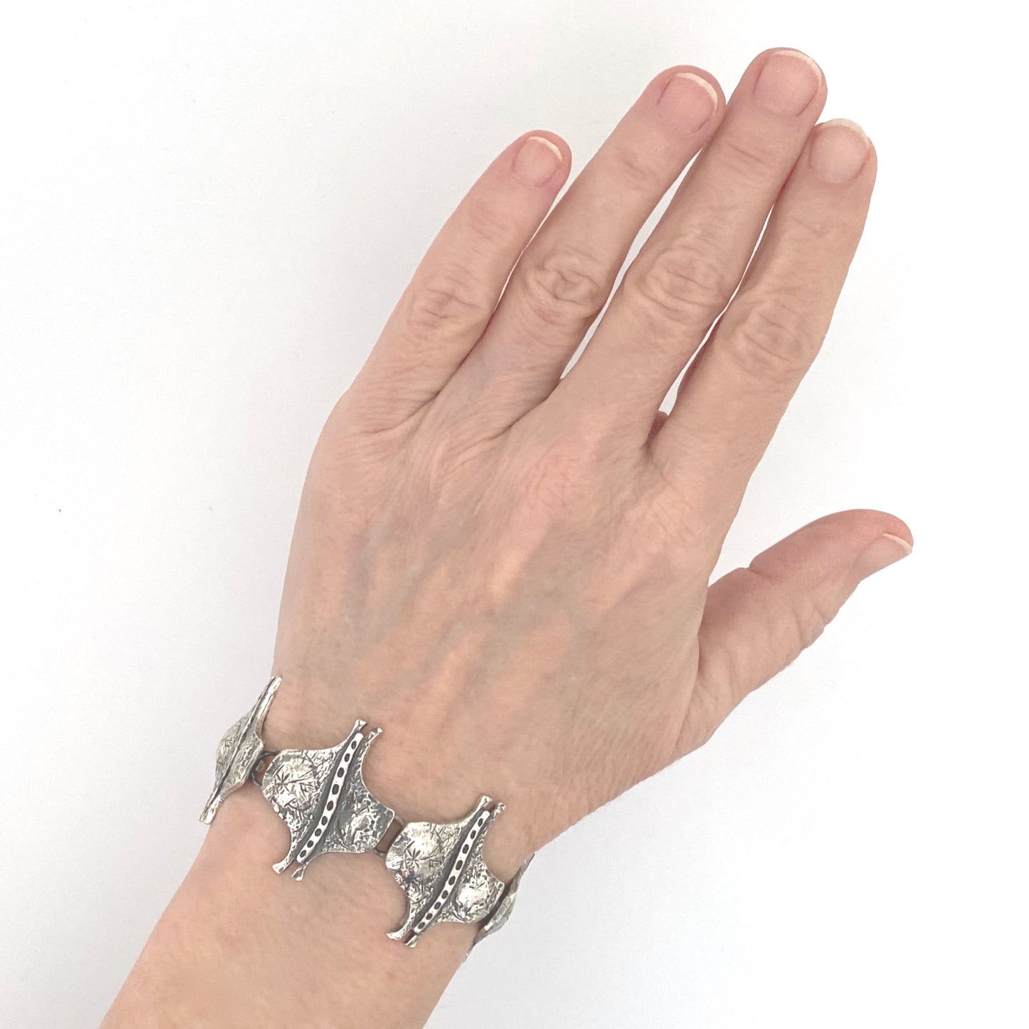 scale Guy Vidal Canada vintage brutalist pewter stingray panel link bracelet Canadian Modernist jewelry design