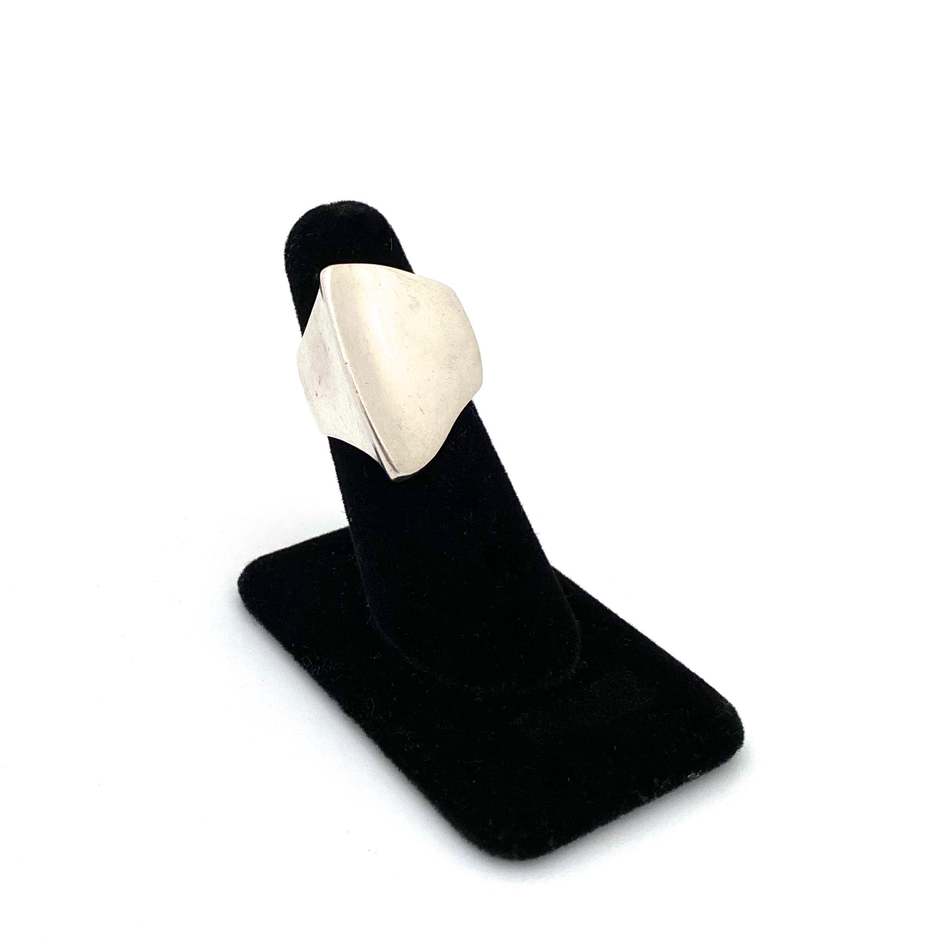 detail Walter Schluep Canada vintage heavy silver sleek ring Modernist jewelry design