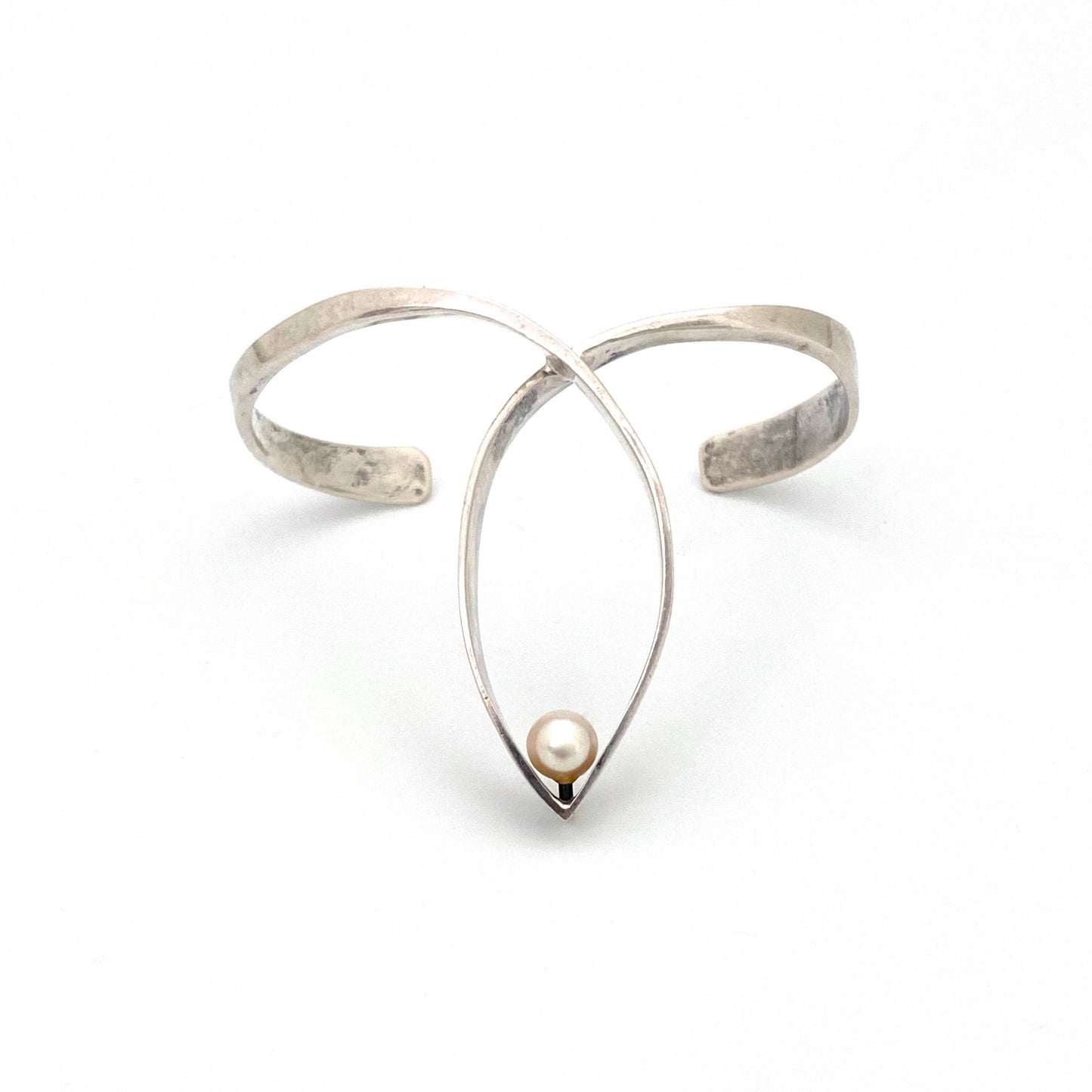 detail Jean Lasnier USA vintage silver pearl cuff bracelet American Modernist jewelry design