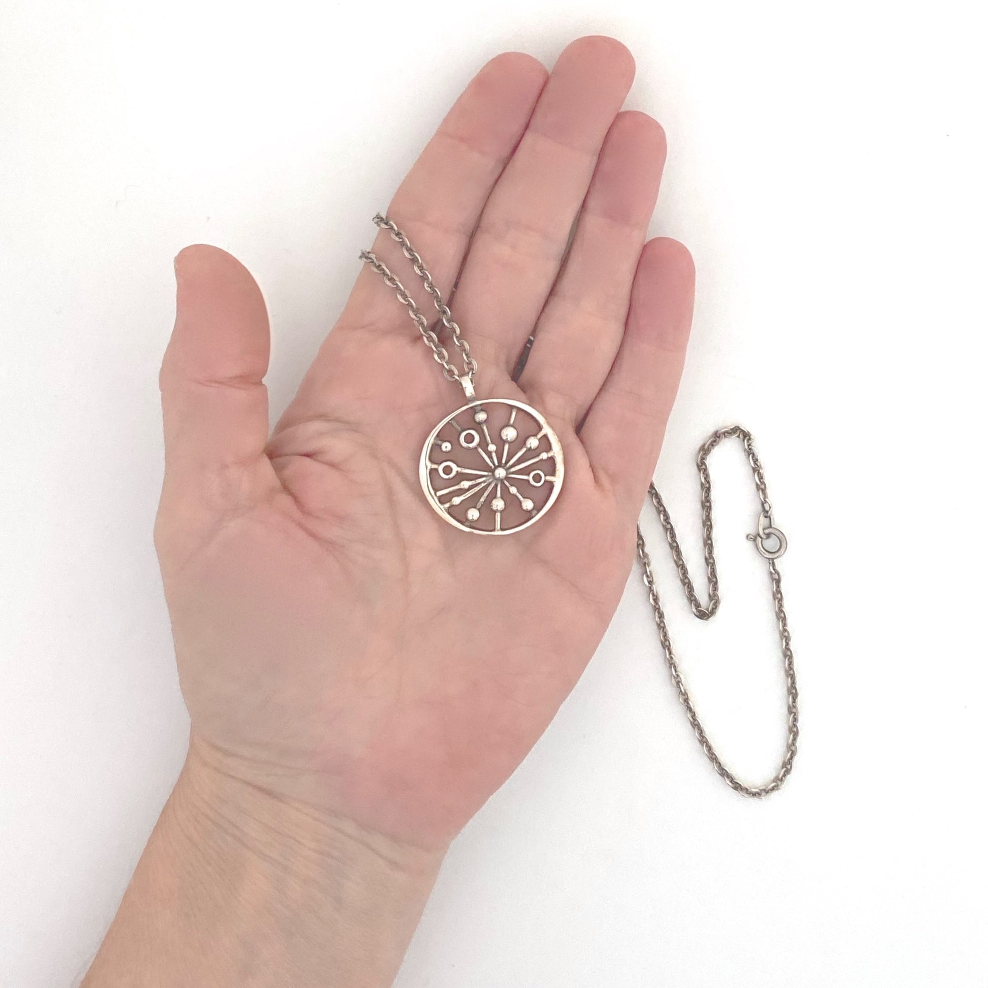 scale Jorma Laine Kultateollisuus Finland vintage silver starburst pendant necklace 1974 Scandinavian Modernist jewelry design
