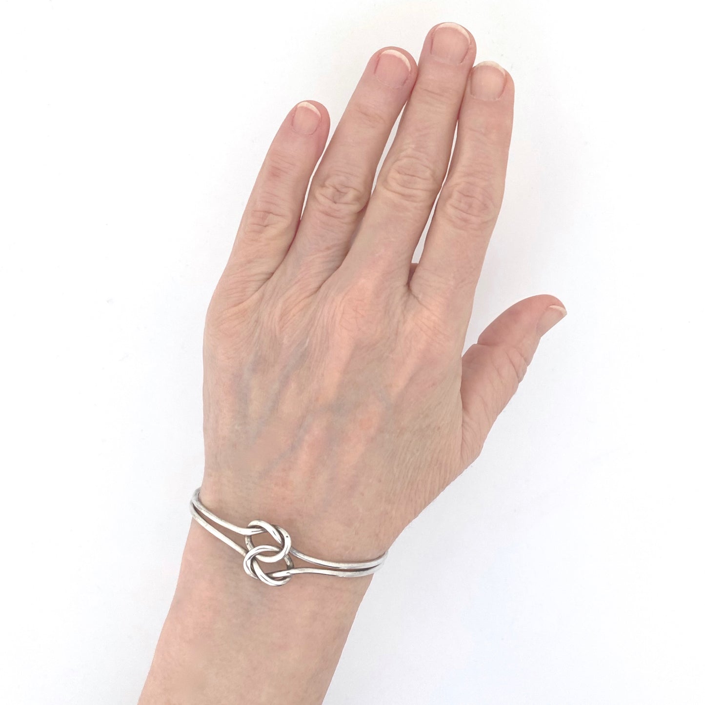 scale Leonore Doskow USA vintage silver knot bangle bracelet American Modernist jewelry design