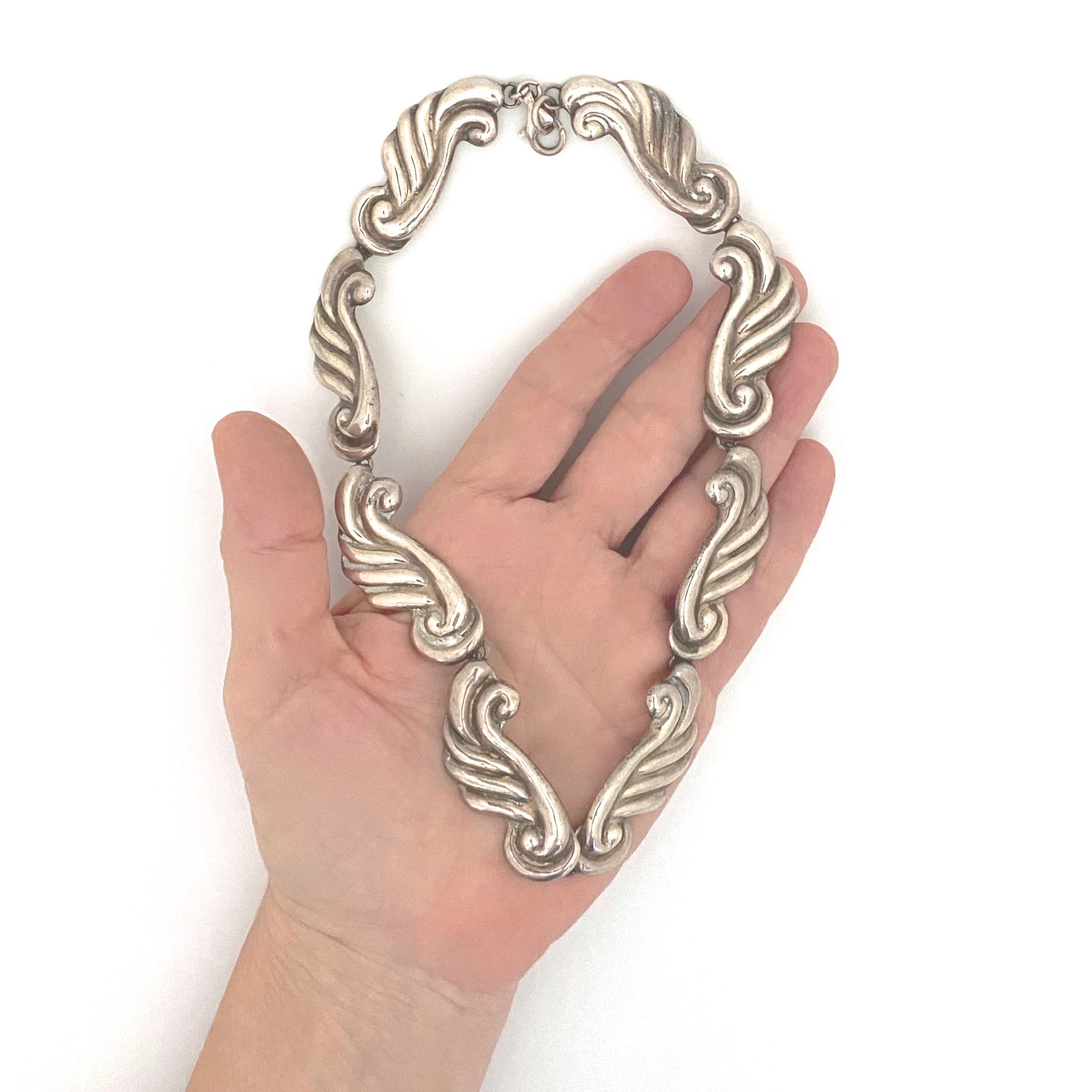 scale Lico Taxco Mexico vintage silver repousse choker necklace Mexican jewelry design