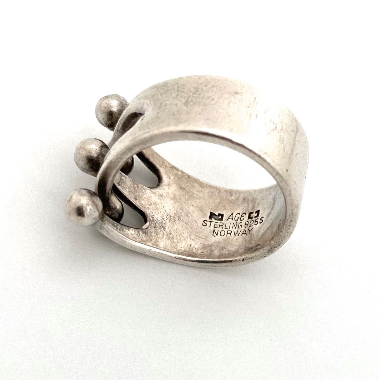 Anna Greta Eker 'Jester' ring ~ 5 prong