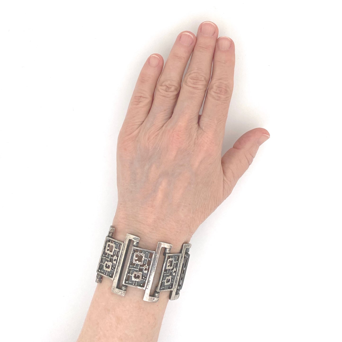 scale Robert Larin Canada vintage brutalist pewter wide panel link bracelet Canadian Modernist jewelry design