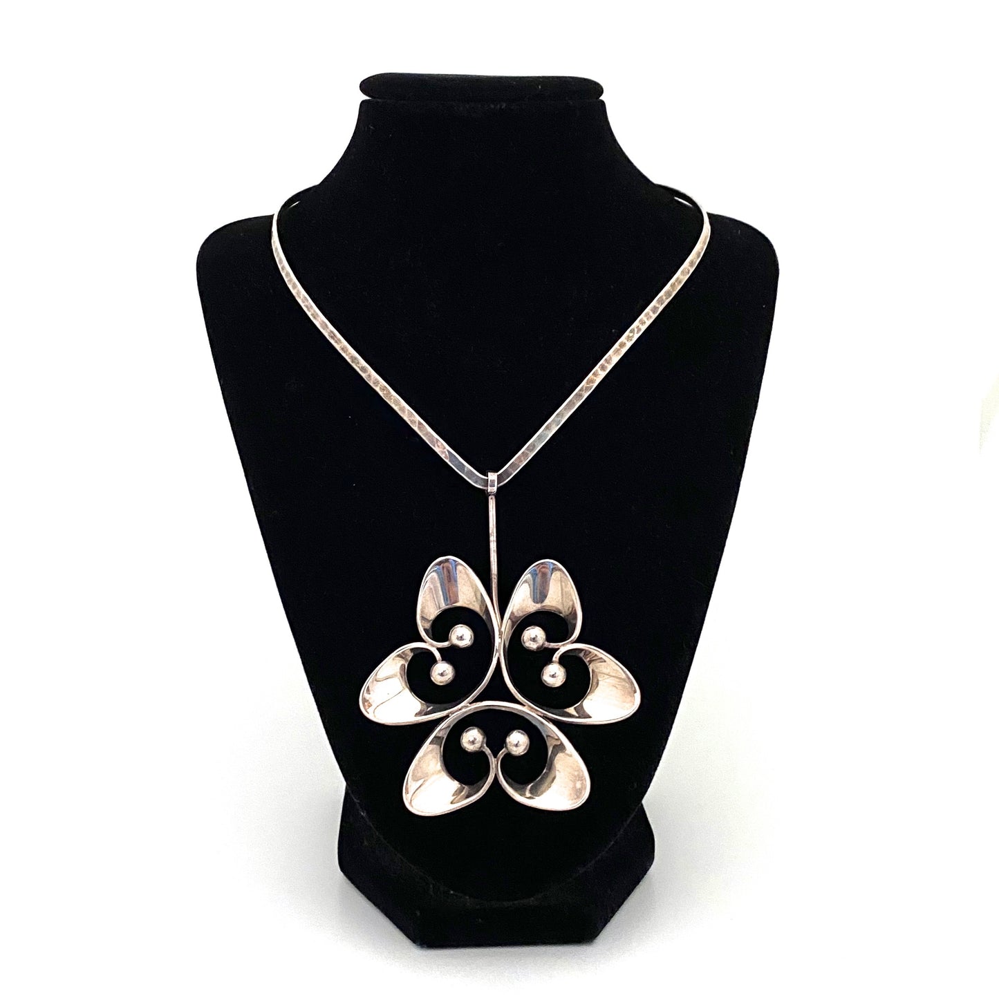 Alton hammered silver neck ring ~ 1976