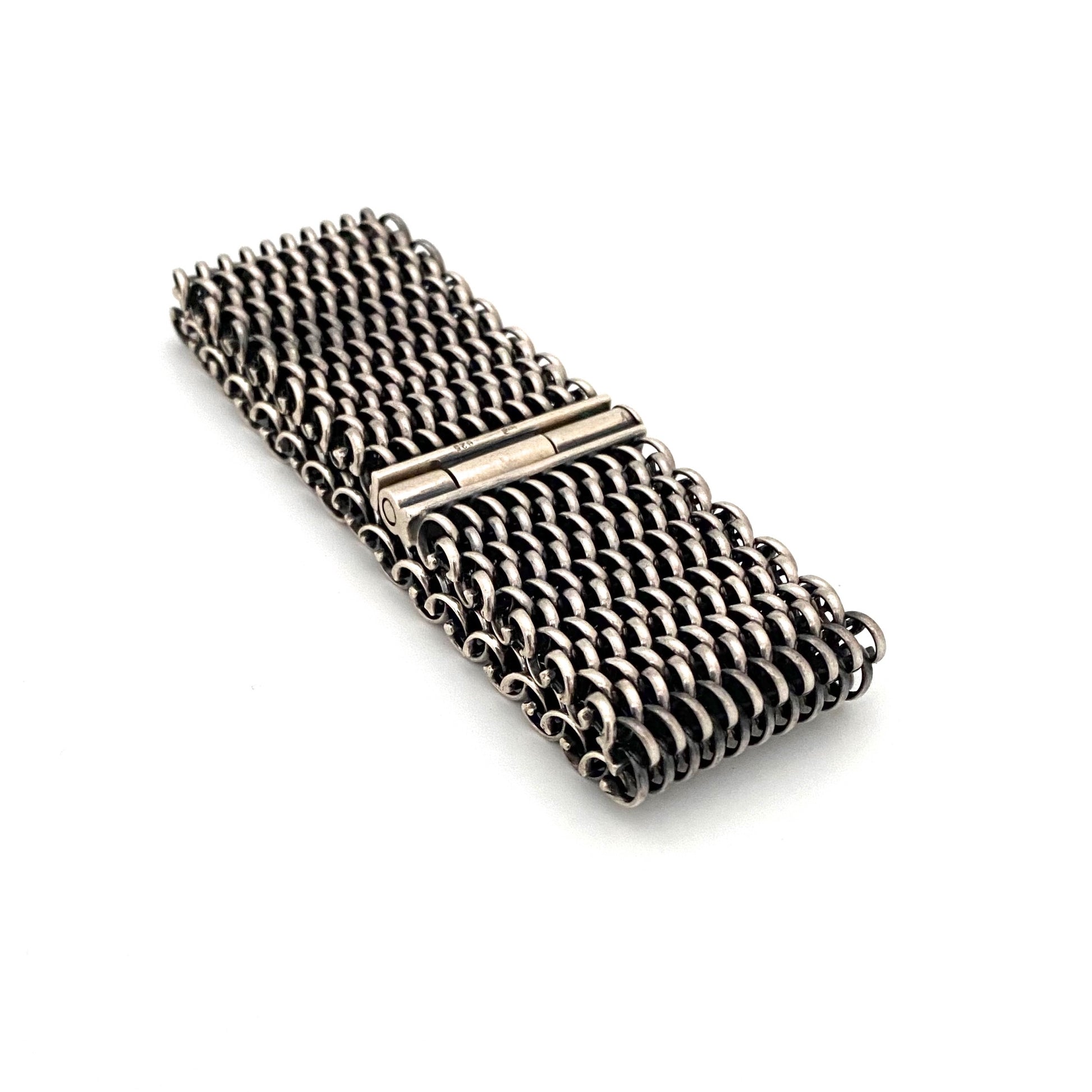detail Tomasz Stajszczak Poland wide and heavy silver mesh bracelet Modernist jewelry design