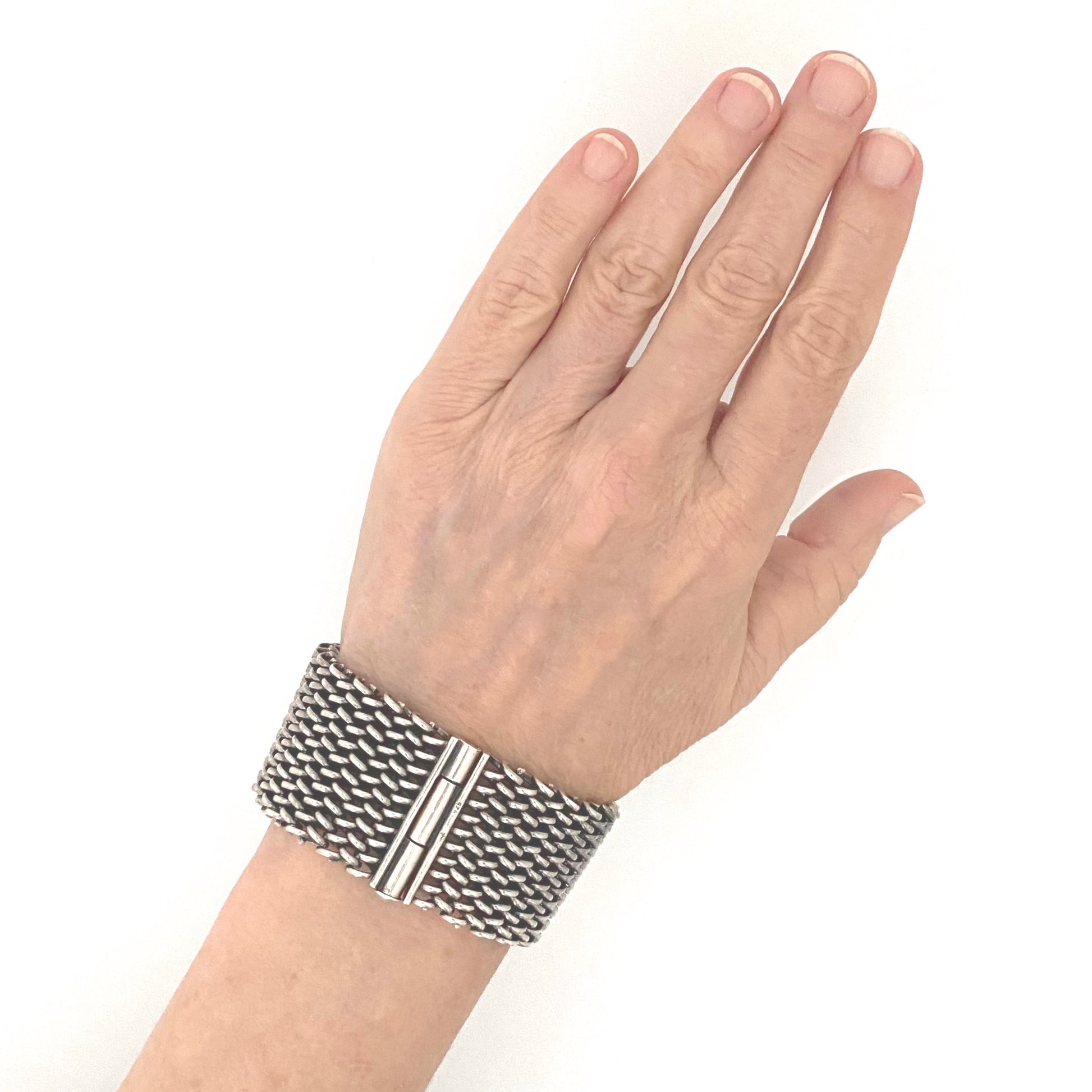 scale Tomasz Stajszczak Poland wide and heavy silver mesh bracelet Modernist jewelry design