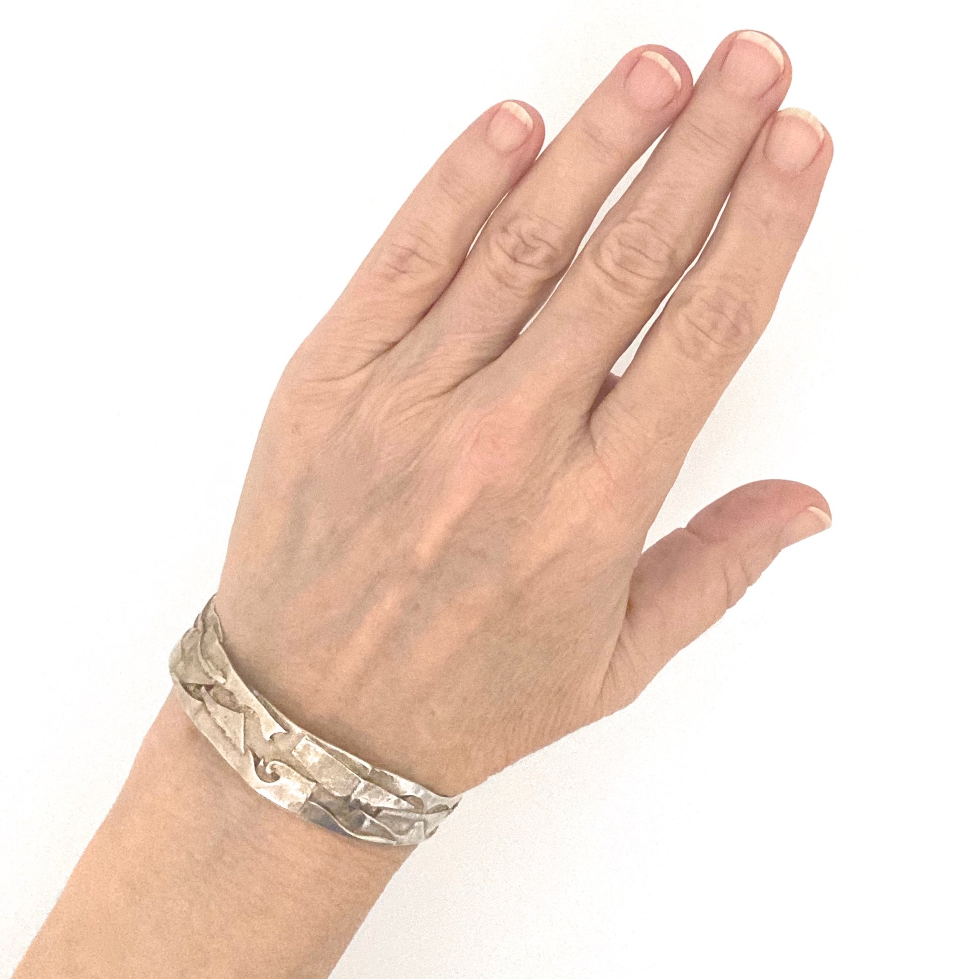 scale vintage silver brutalist bangle bracelet hand wrought Modernist jewelry design