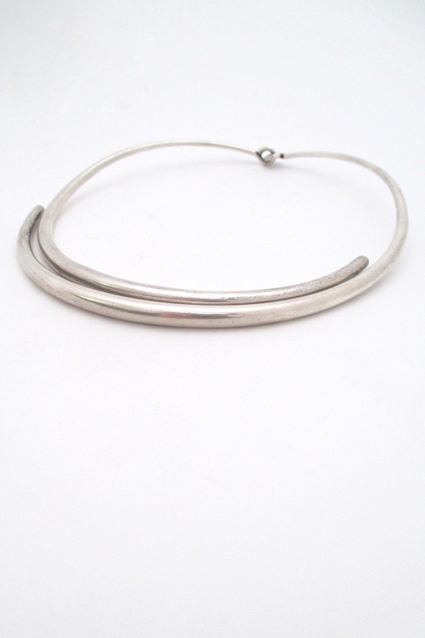 detail Andreas Mikkelsen Denmark vintage heavy silver modernist choker necklace