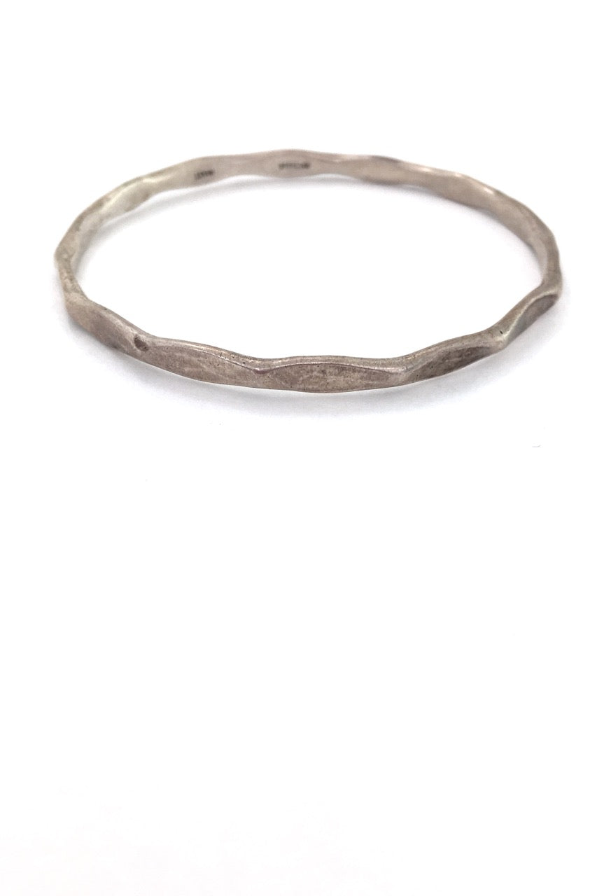 detail Ed Levin USA vintage hammered silver bangle bracelet Modernist design