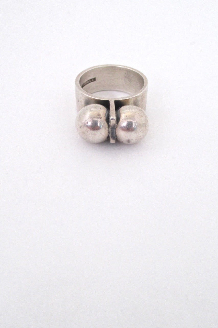 detail Elis Kauppi Kupittaan Kulta Finland vintage silver twin spheres Modernist ring