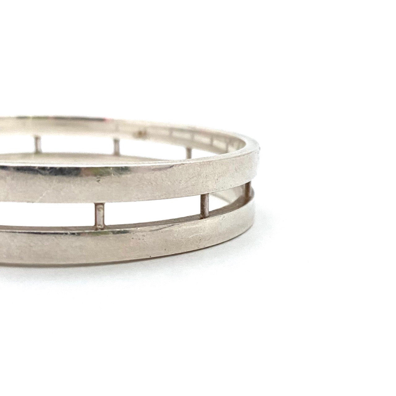 detail Hans Hansen Denmark vintage heavy silver split bangle bracelet Scandinavian Modernist jewelry design