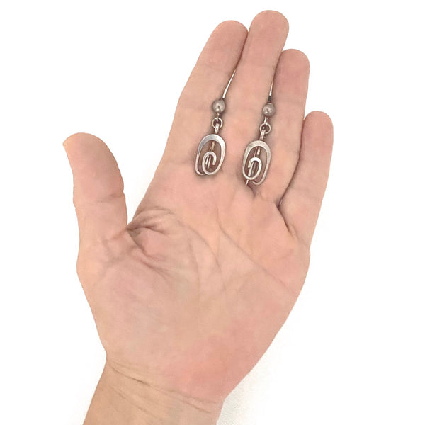 scale Henry Steig USA American Modernist vintage studio made silver swirl drop earrings
