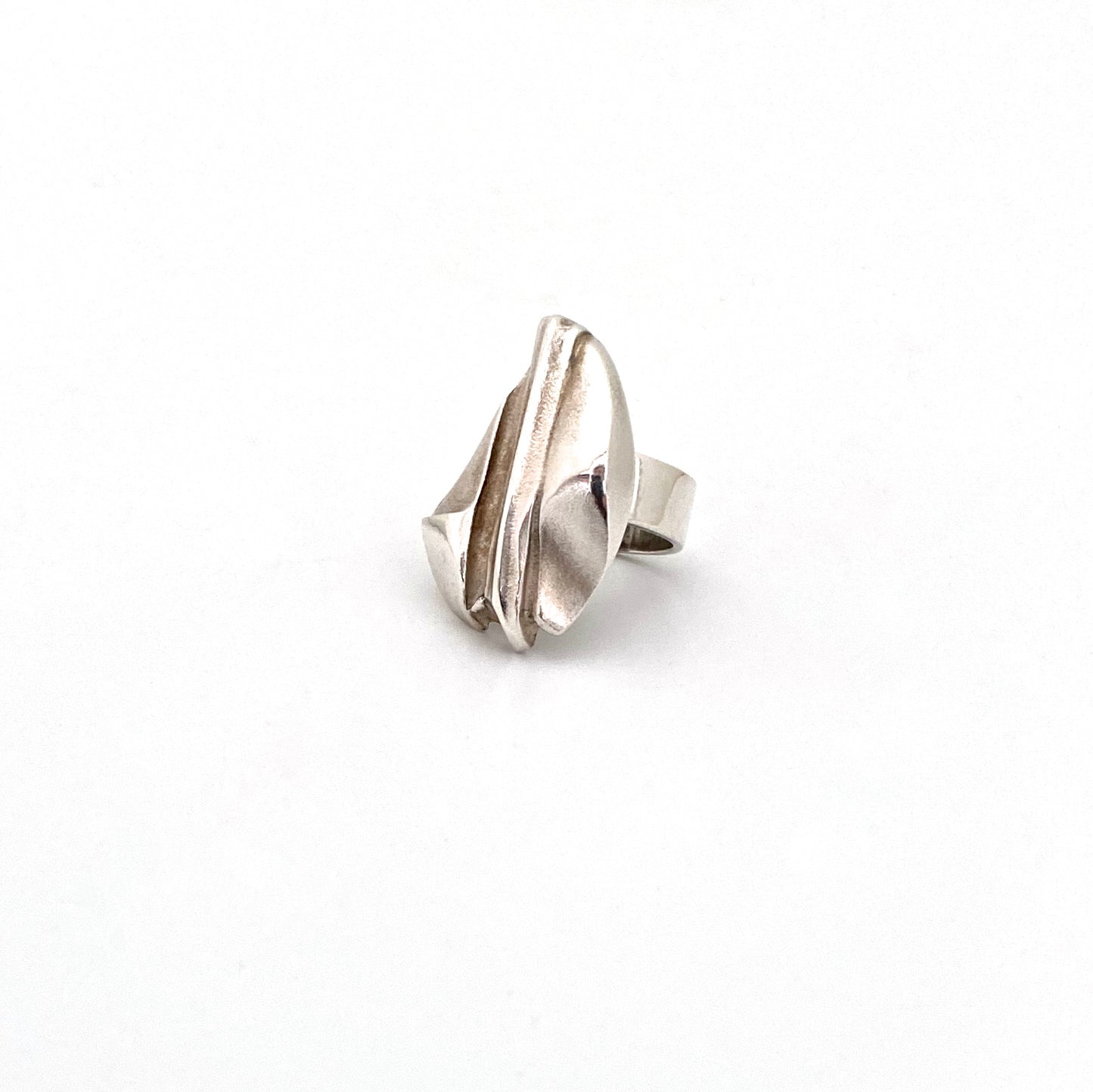 detail Bjorn Weckstrom Lapponia Finland large vintage silver ring 1992 Scandinavian Modernist jewelry design