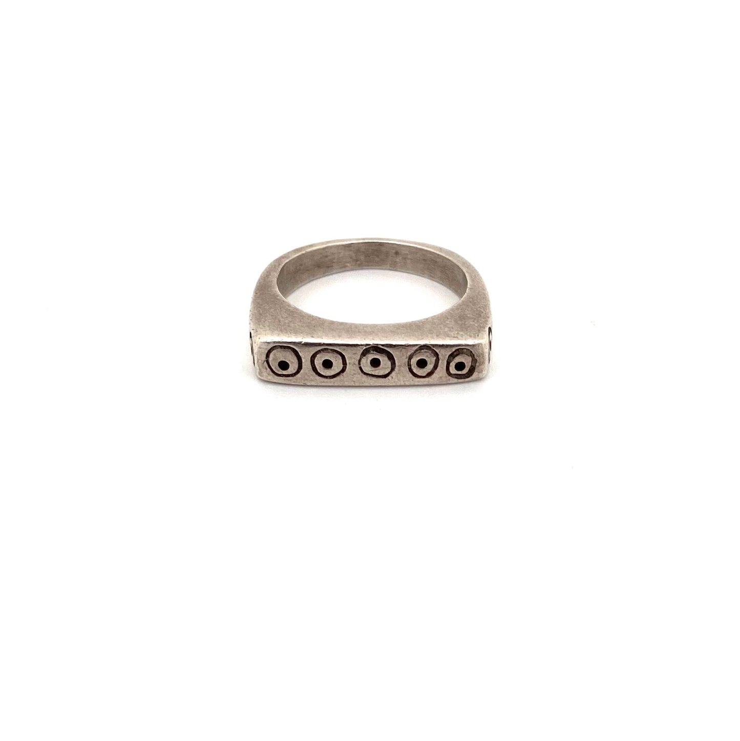 detail Lisa Jenks USA vintage silver circles dots ring Postmodern jewelry design