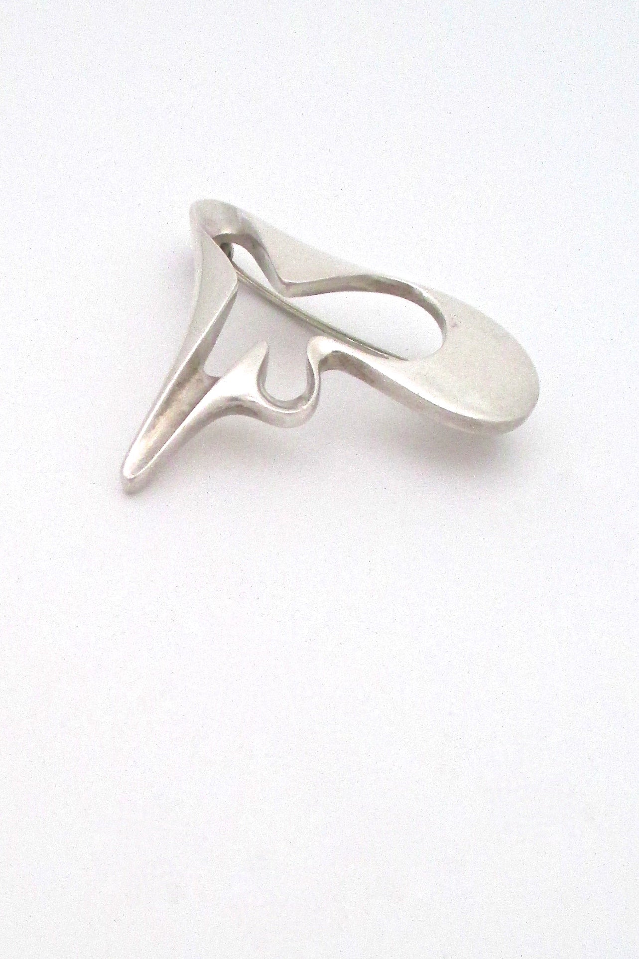 detail Georg Jensen vintage Scandinavian Modernist silver brooch 324 by Henning Koppel