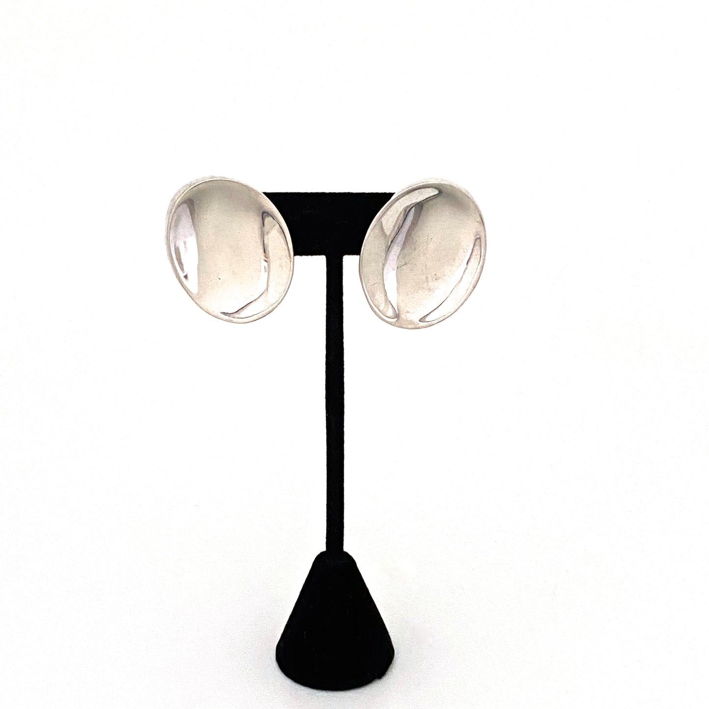 detail los Ballesteros Mexico large vintage silver concave oval ear clips