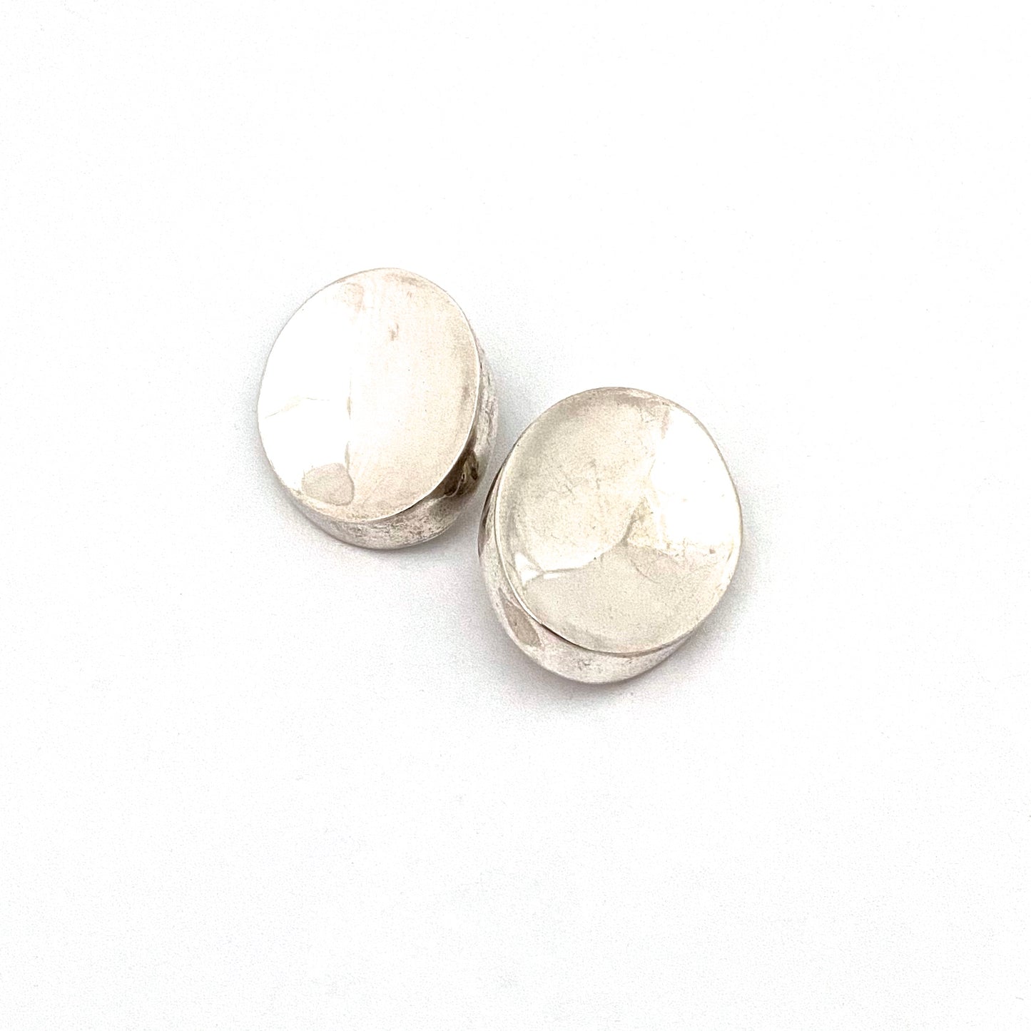 large oval concave silver ear clips ~ los Ballesteros