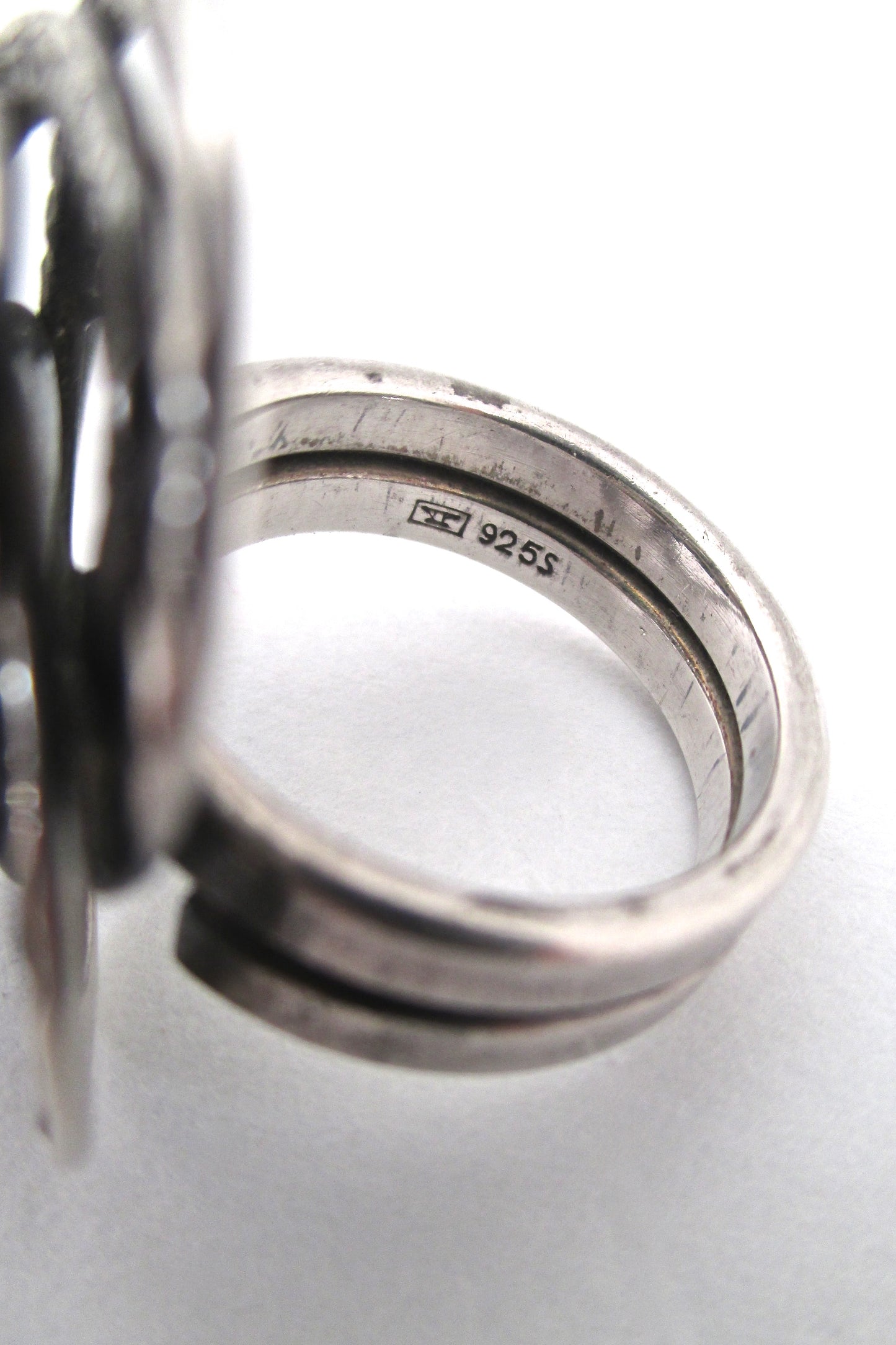 Elis Kauppi 'textured silver spirals' ring