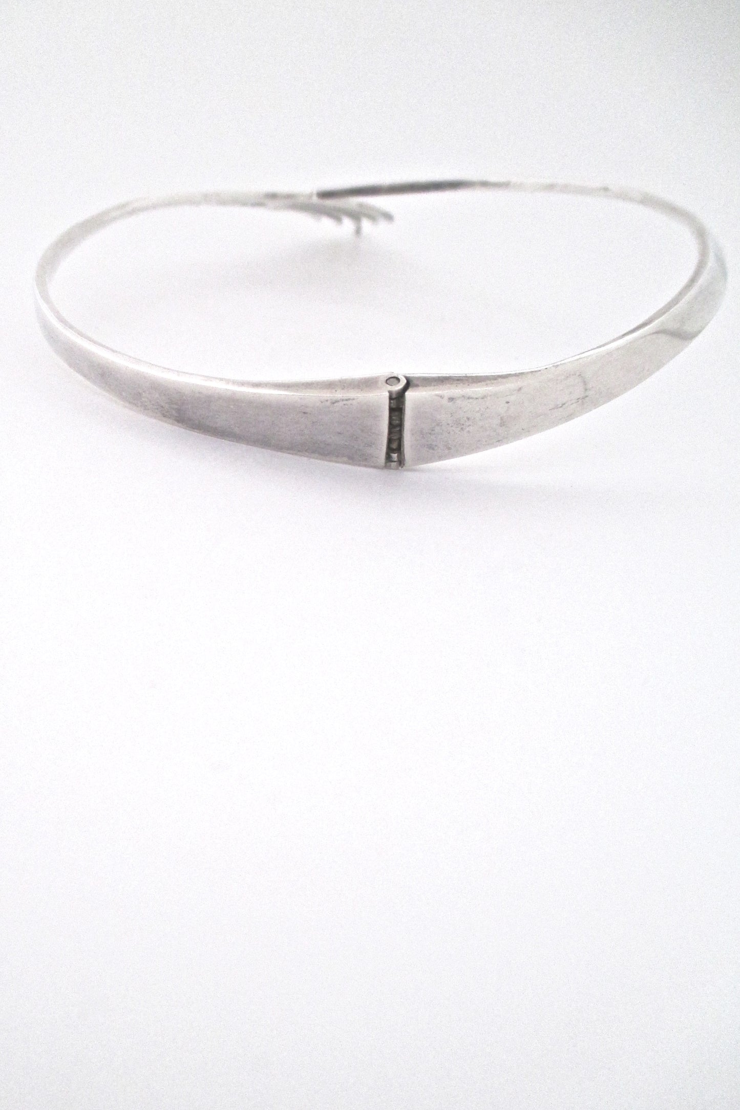 Sigi Pineda heavy silver hinged necklace