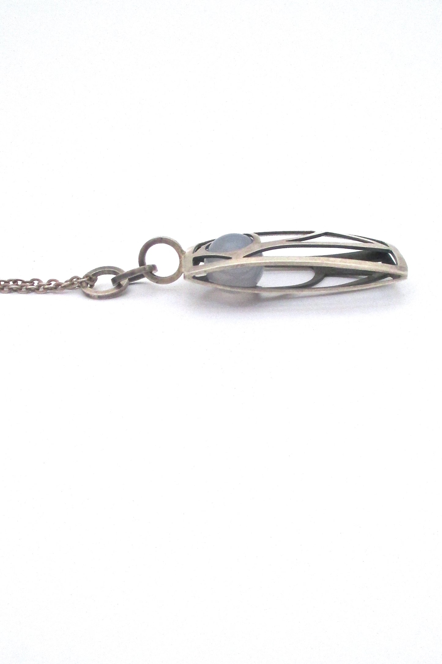 profile Elis Kauppi for Kupittaan Kulta Finland vintage Scandinavian Modern pendant necklace silver chalcedony bird 1966