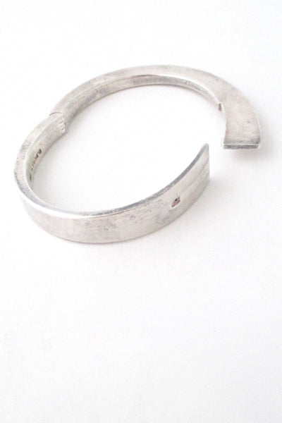 Soren Borup sleek 'fins' hinged bracelet