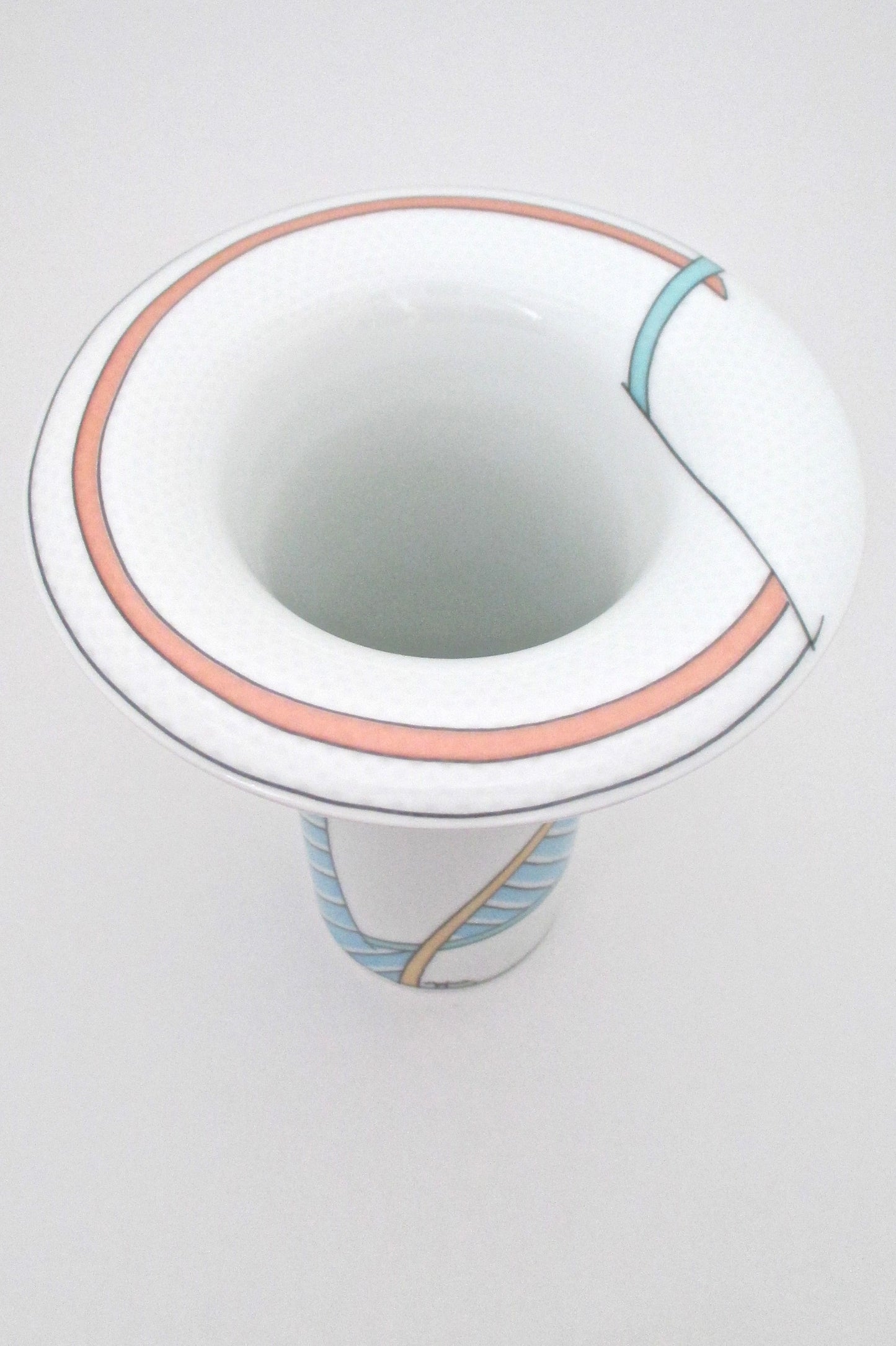 detail Tapio Wirkkala Dorothy Hafner Century New Wave medium vase for Rosenthal vintage post modern design