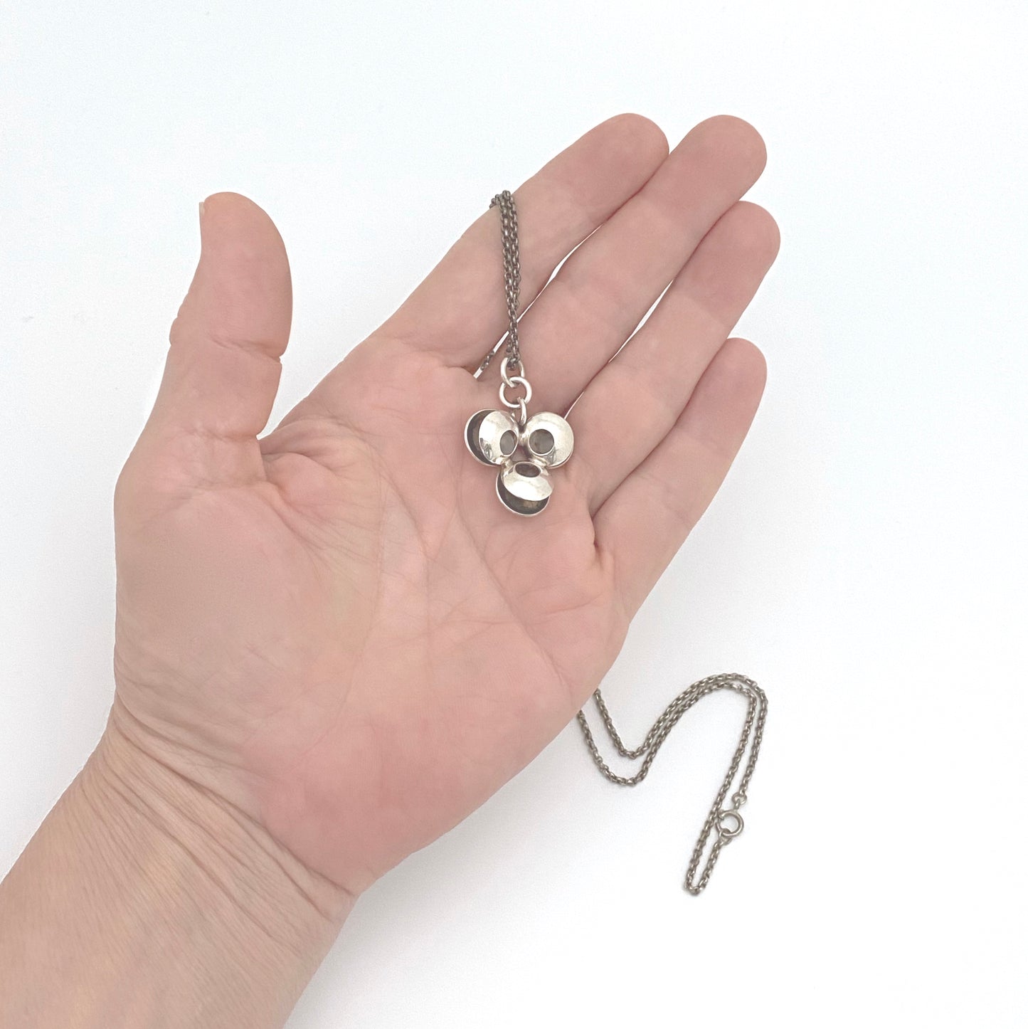 detail scale Elis Kauppi Kupittaan Kulta Finland vintage silver chalcedony 3 spheres pendant Scandinavian Modernist jewelry design