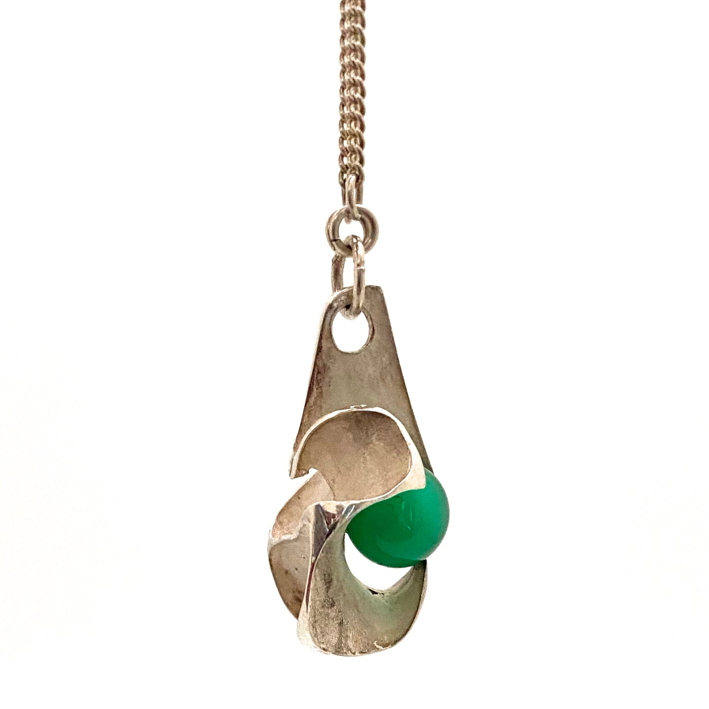 profile Matti Hyvarinen Finland vintage silver chrysoprase sculptural pendant necklace Scandinavian Modernist jewelry design