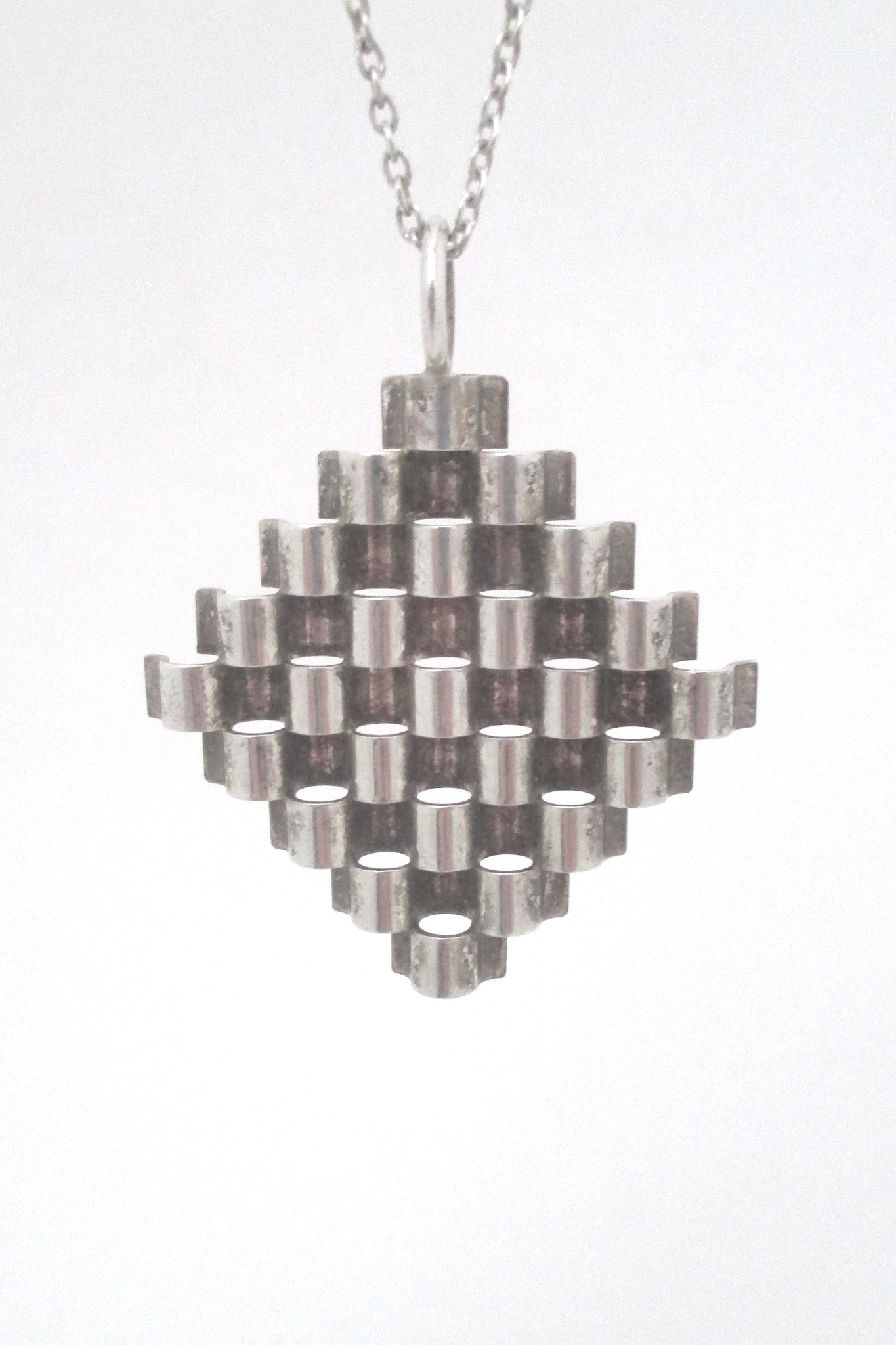 detail Elis Kauppi Kupittaan Kulta Finland vintage Scandinavian modernist silver pendant necklace