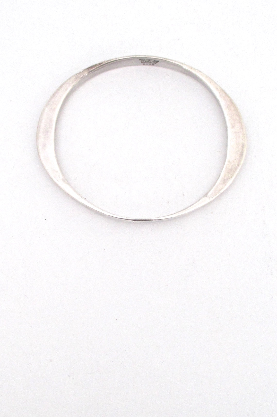 Tone Vigeland hammered silver bangle bracelet