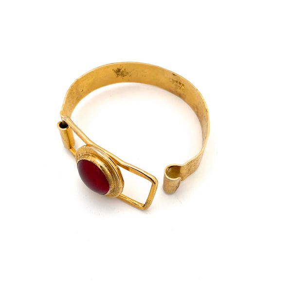 detail Rafael Alfandary Canada vintage brutalist gold tone hinged bracelet round clear red glass stone